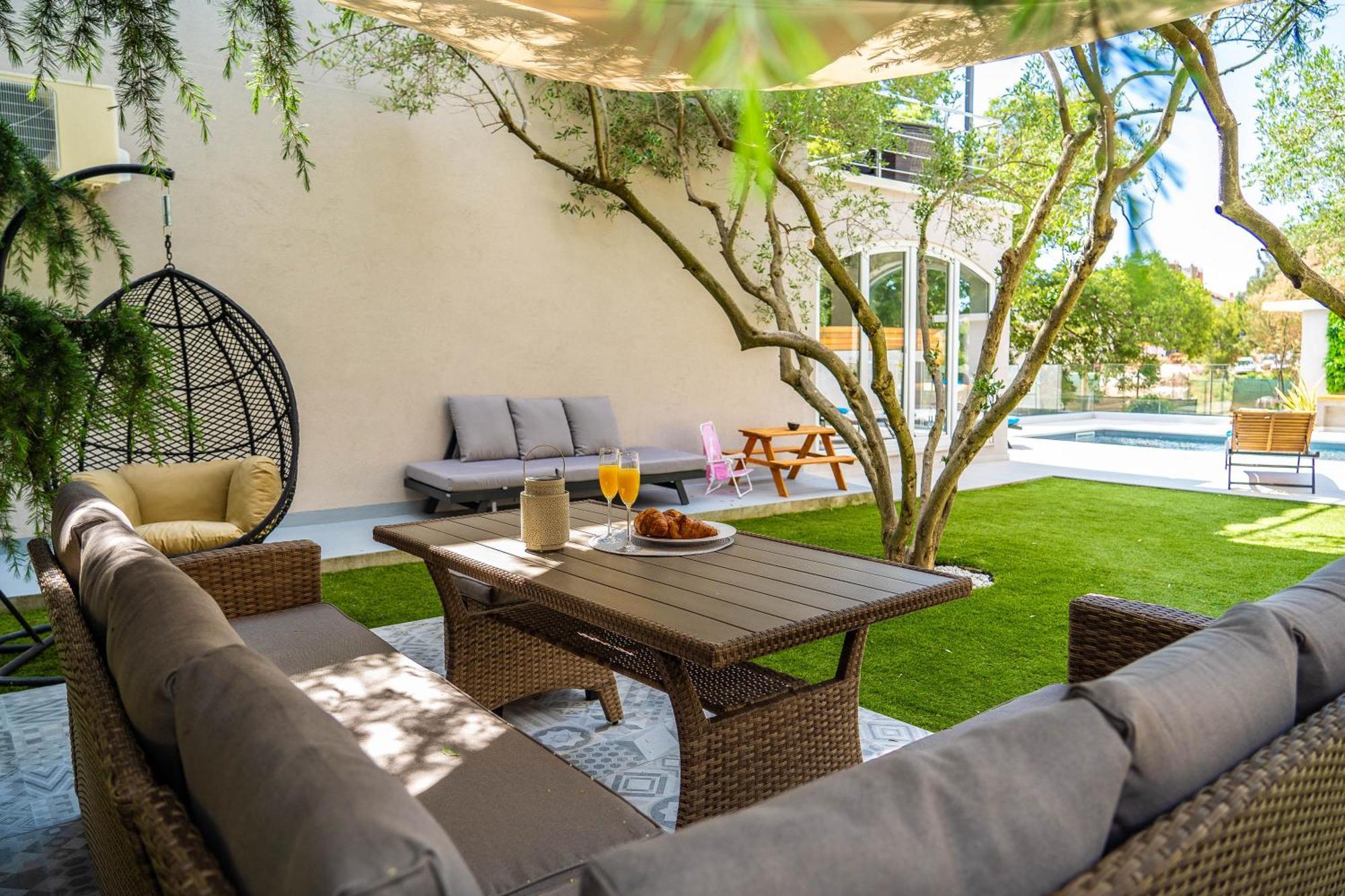 Villa B&D Zadar For The Complete Pleasure Of Vacation !Heated! Private Pool! Green Oasis In The Center Of Zadar, 100M From The Sea Extérieur photo